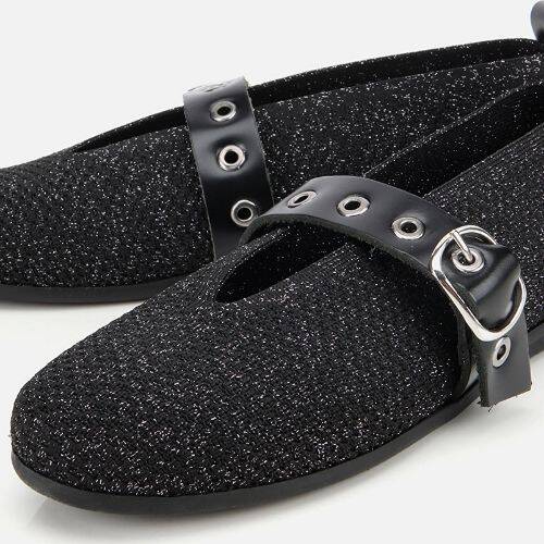 أحذية باليه ماري جين سوداء اللون بتفاصيل محبوكة وحزام للنساء - 3