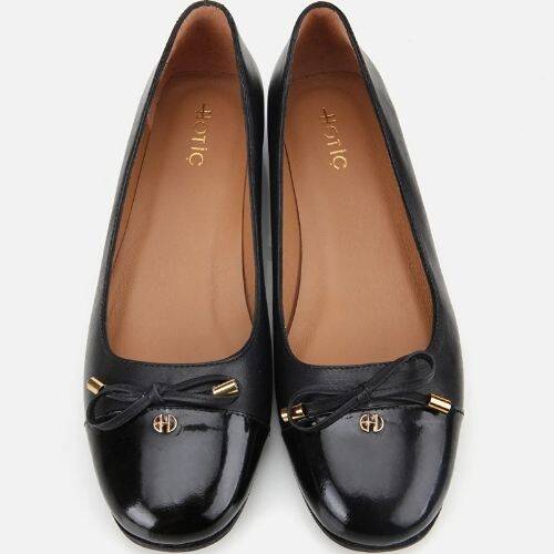 Women's Patent Leather Black Bow Detail Ballet Flats - 6