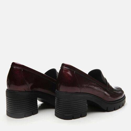 Women's Patent Leather Burgundy Classic Heel Loafer - 6